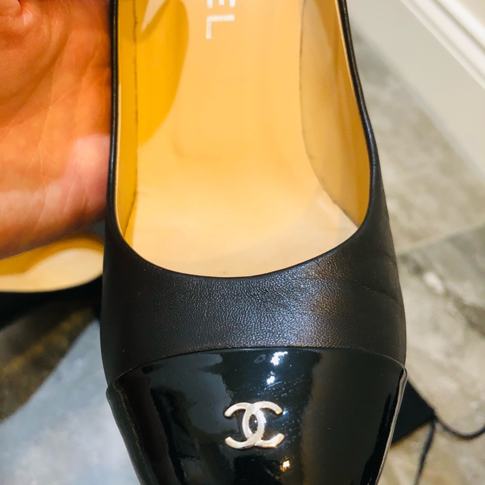 CHANEL Round Toe Leather Pumps - Picture 8 of 12